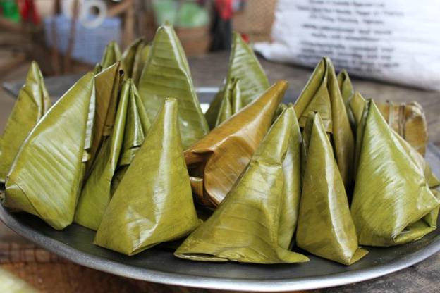 Bnh-t-nhn-dừa-Vietnamese-coconut-cake-wrapped-in-Banana-leaves.jpg