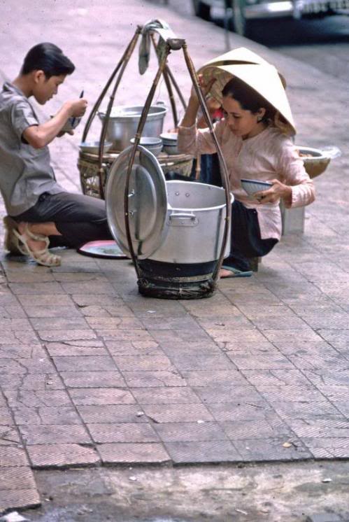 http://i1099.photobucket.com/albums/g394/kim1926/saigon-1965-51.jpg