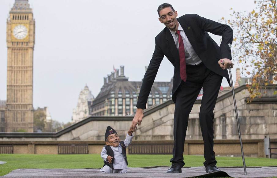 Guinness World Records: Tallest Man, Shortest Man Meet in London | Time